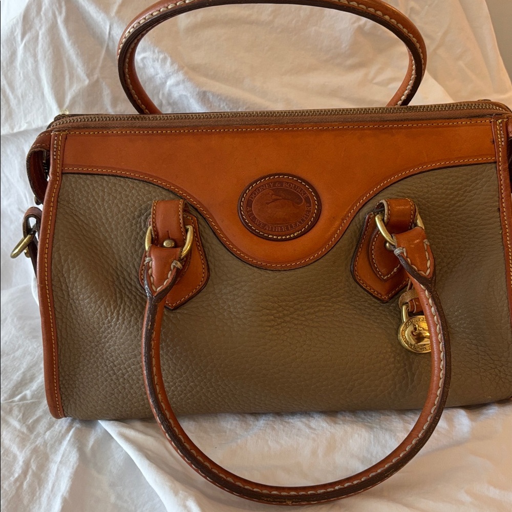 Vintage Dooney & Bourke pebbled leather satchel tote. Excellent condition! - Picture 2 of 9